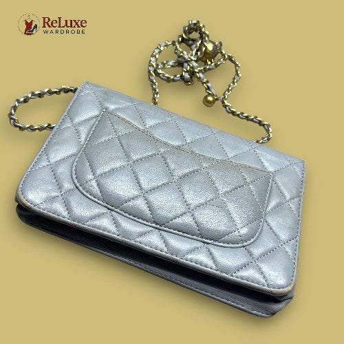 CHANEL Wallet on Chain leather clutch bag